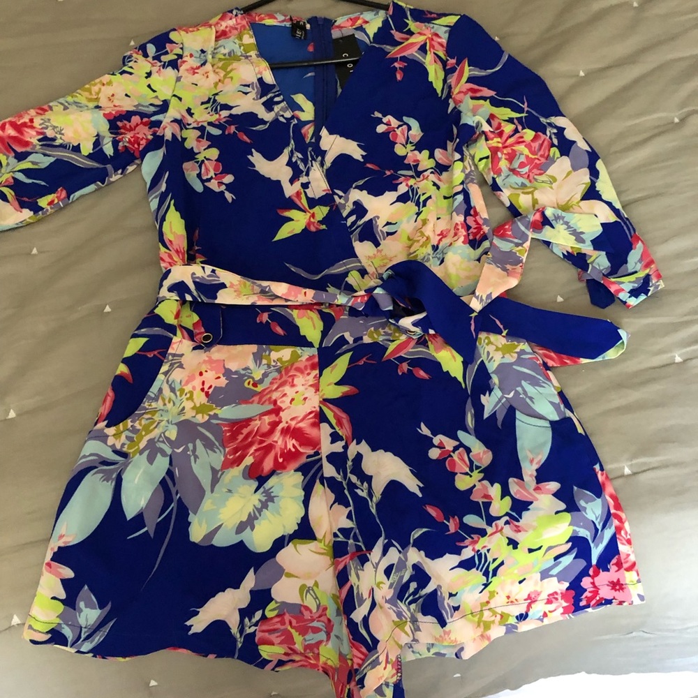 Flower short jumper w tags !